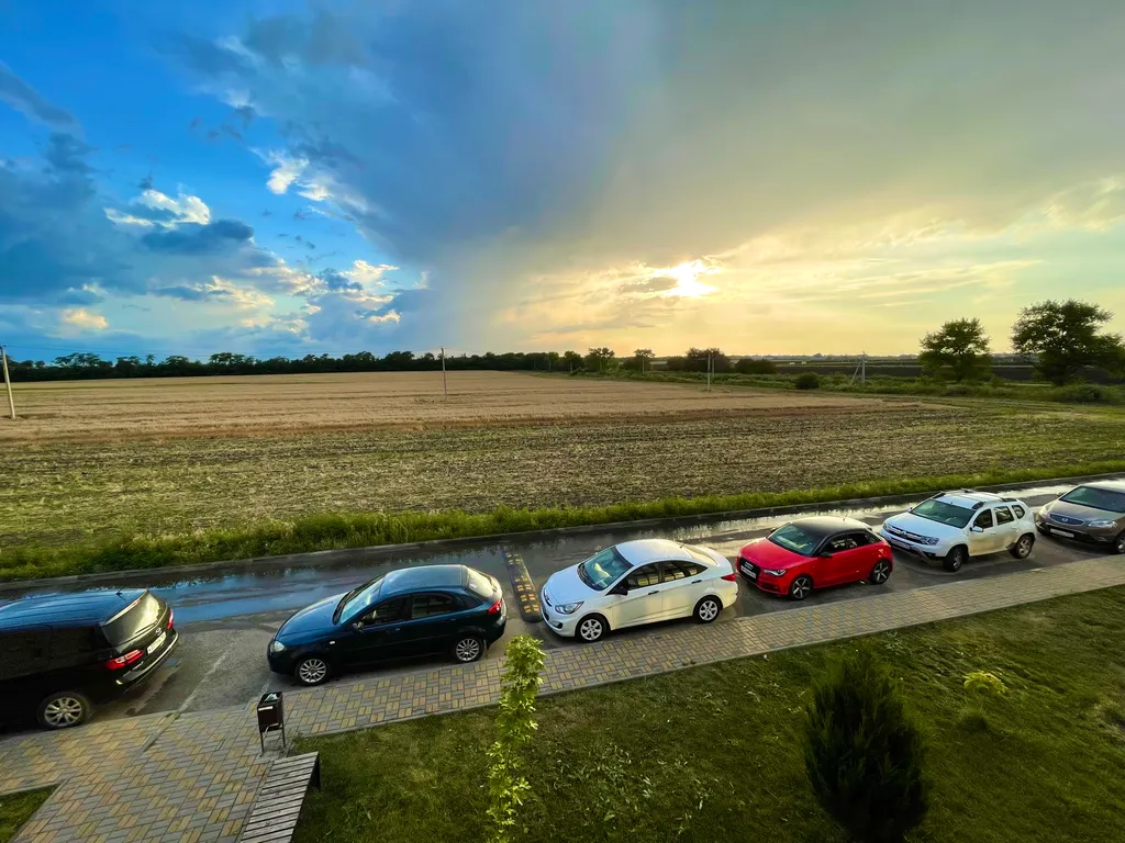 Стильная чистюля с видом на поле и закатные пейзажи