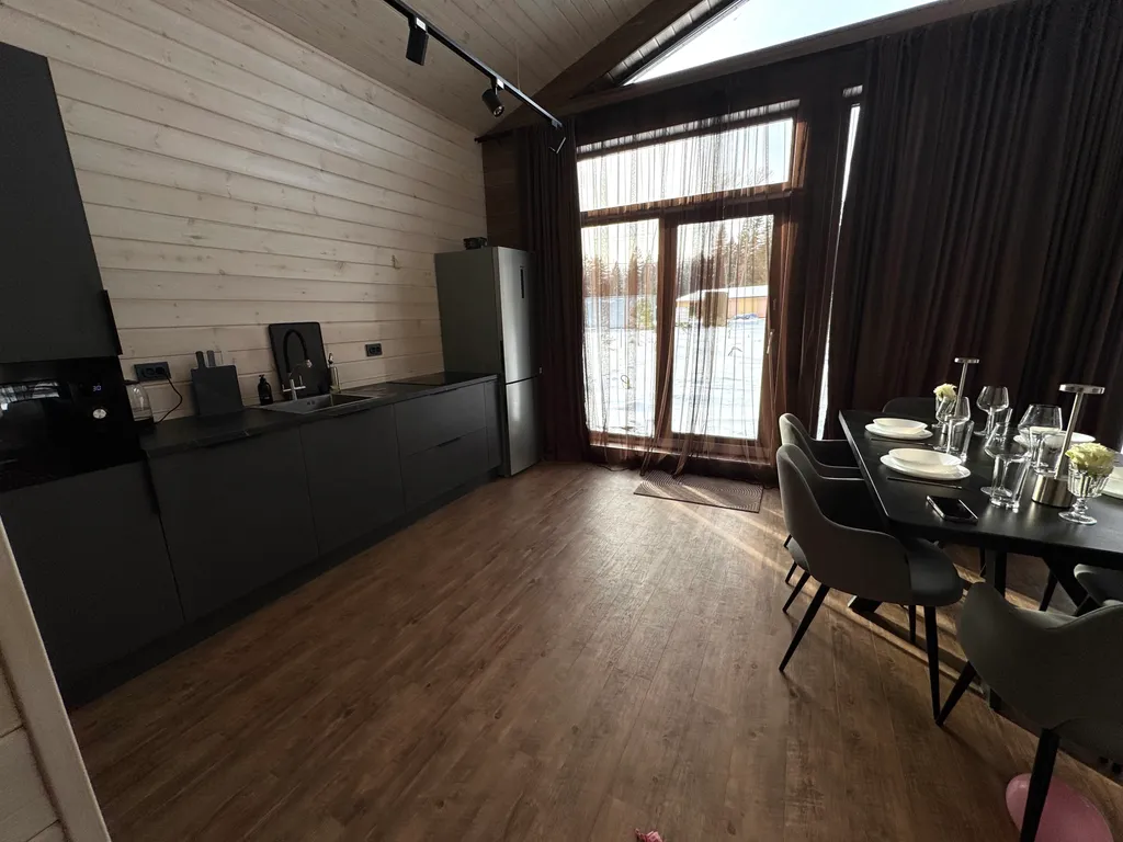 Уютный дом у озера, в 50 километрах от Петербурга, с мангалом, Wi-Fi