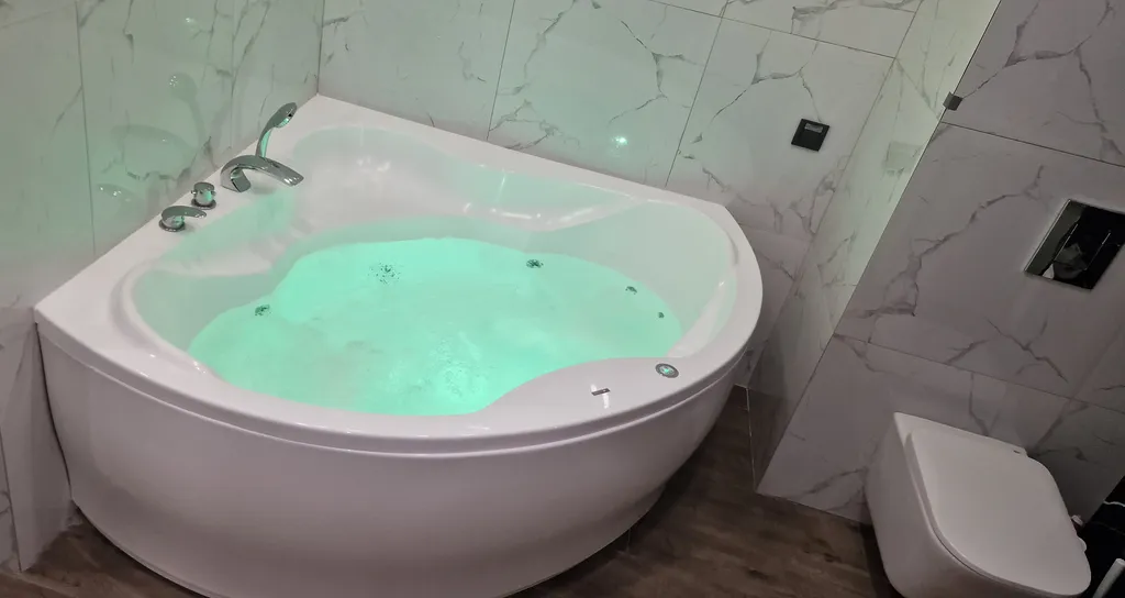 Квартира Стильная студия в центре с огромной джакузи — аренда посуточно в Минск