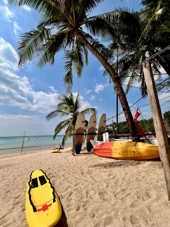 Новая квартира с двумя спальнями и бассейном у моря, пляж Камала