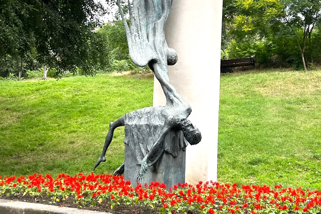 Уютно и стильно в центре города, близко к старому Тбилиси