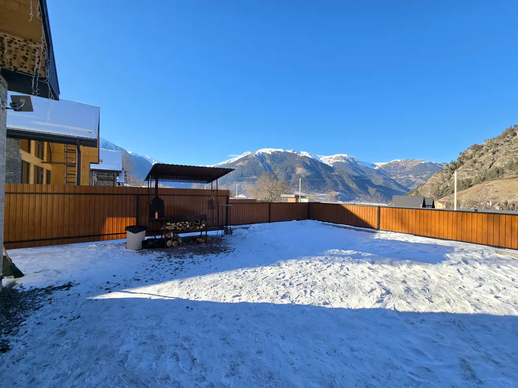 Уютный дом в горах