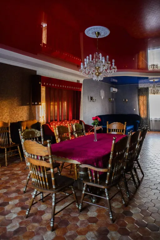 Просторный комфортабельный коттедж в центре города с банным чаном