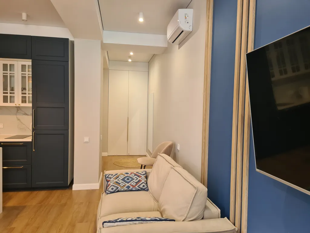 Квартира Дизайнерская квартира-студия у моря с видом на бассейн — Севастополь