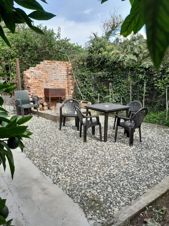 Большой двухэтажный дом с видом на горы