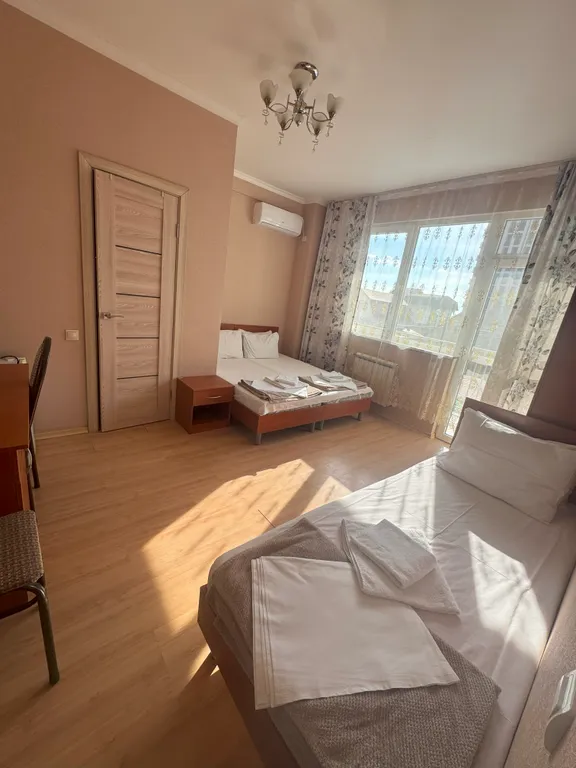 Трёхместный номер с балконом