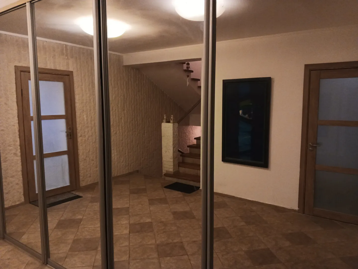 Парадная прихожая с гардеробом