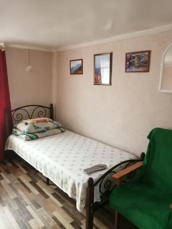 Домик в тихом месте возле горной реки