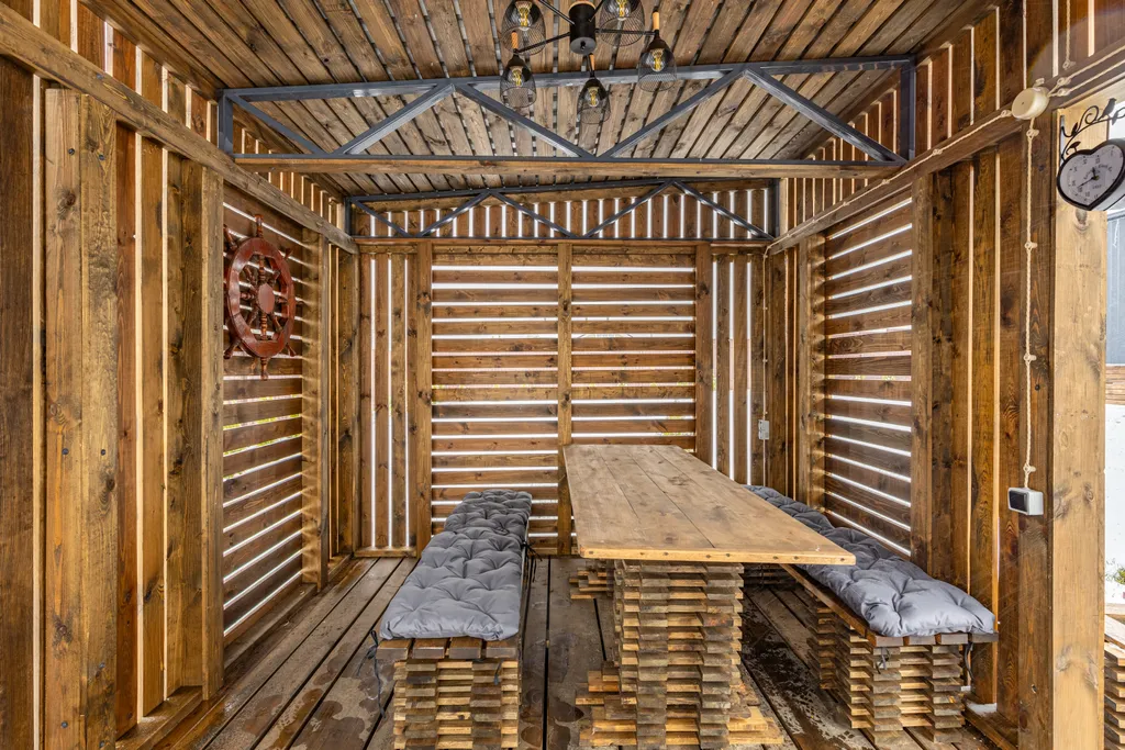 Частный дом с баней на дровах