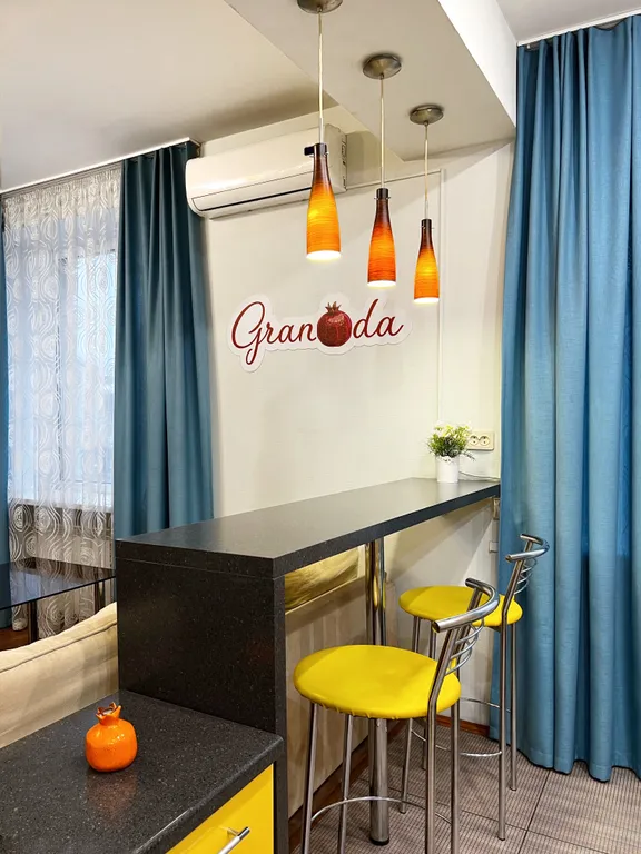 Уютная двухкомнатная квартира в центре с видом на Театральную Площадь