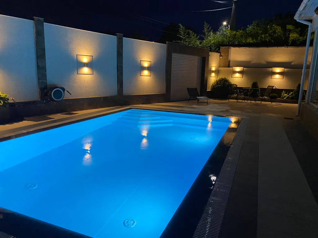 Дом с бассейном, баней и видом на море