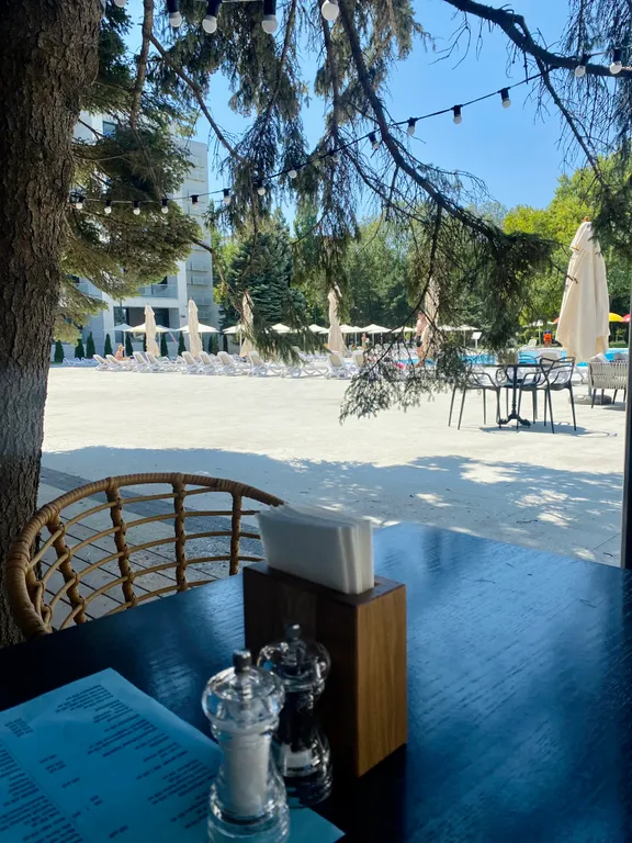 Апартаменты с бассейном у моря