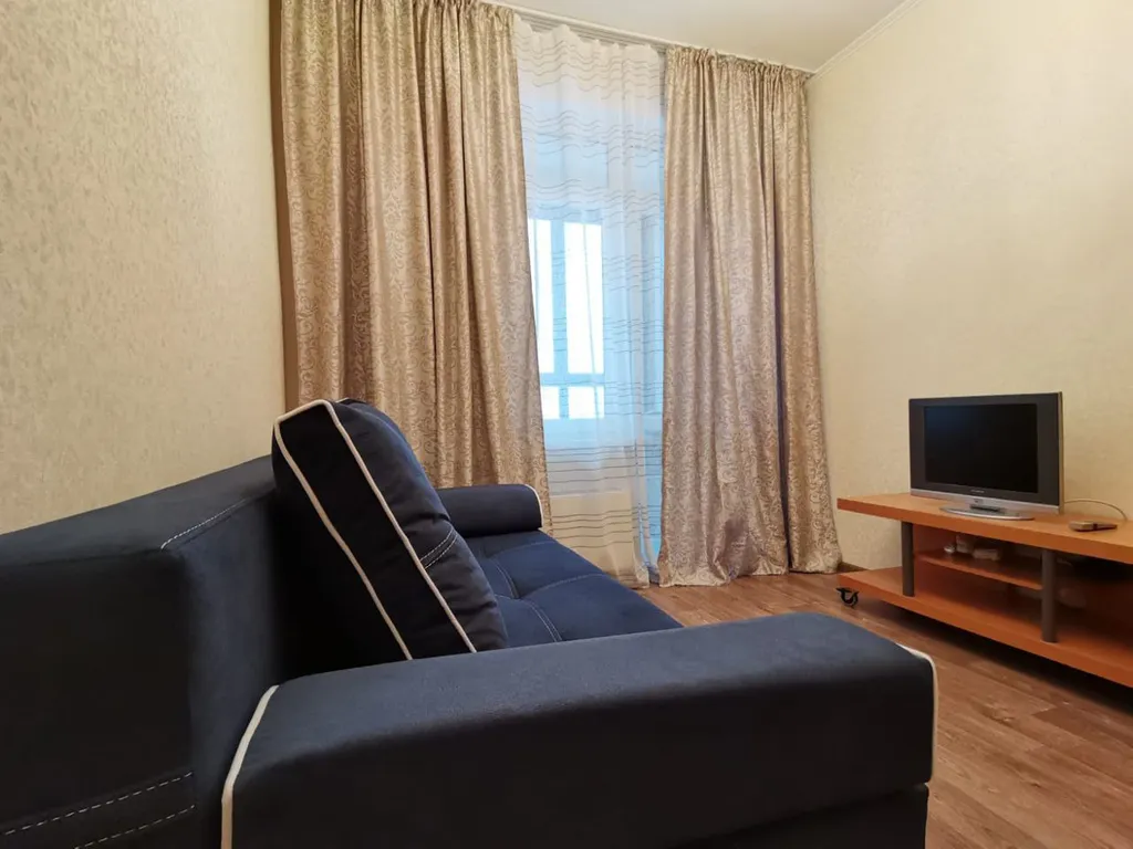 Большая двухкомнатная квартира с панорамным балконом