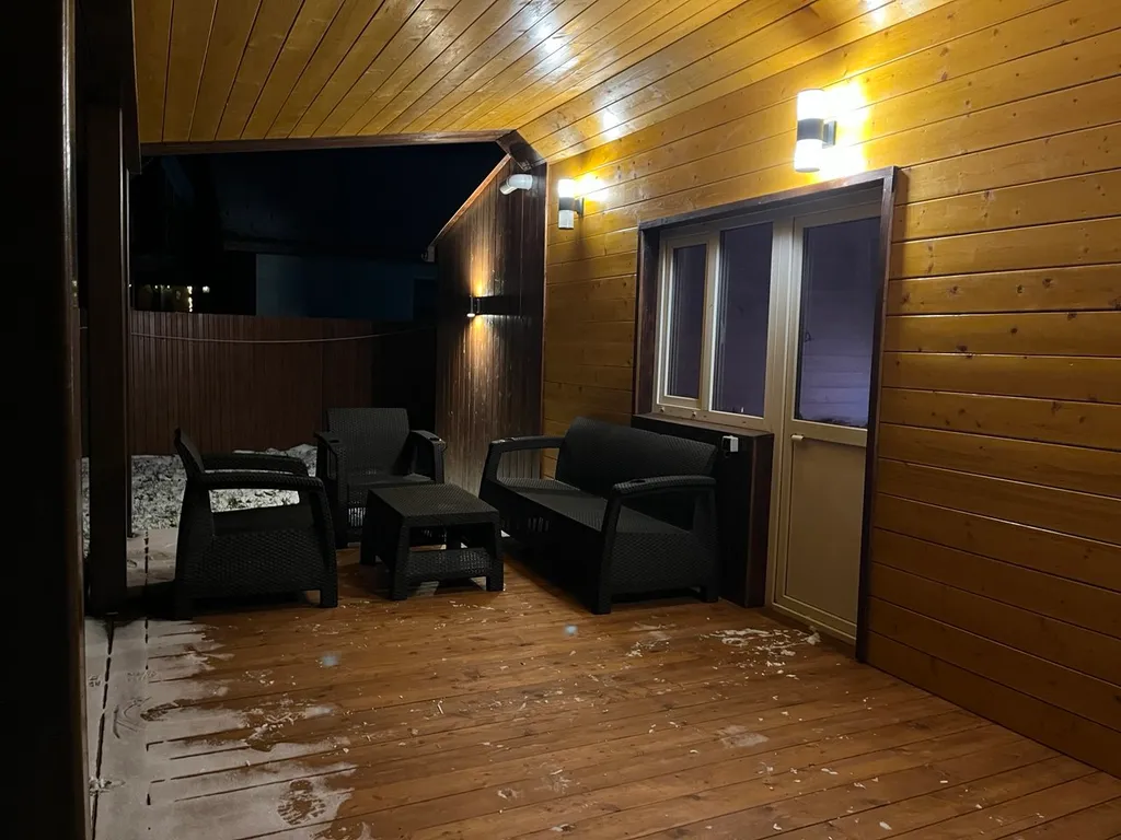 Уютный дом у леса