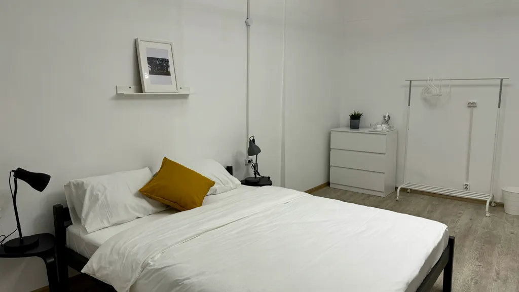 Большая и уютная комната у Московского Кремля