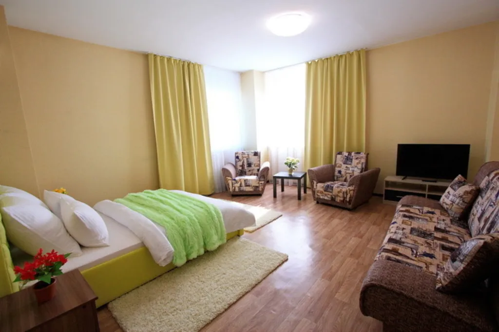 Квартира Квартира Уютныe Апартамeнты в новoм доме напротив TРЦ Плaнетa — Красноярск