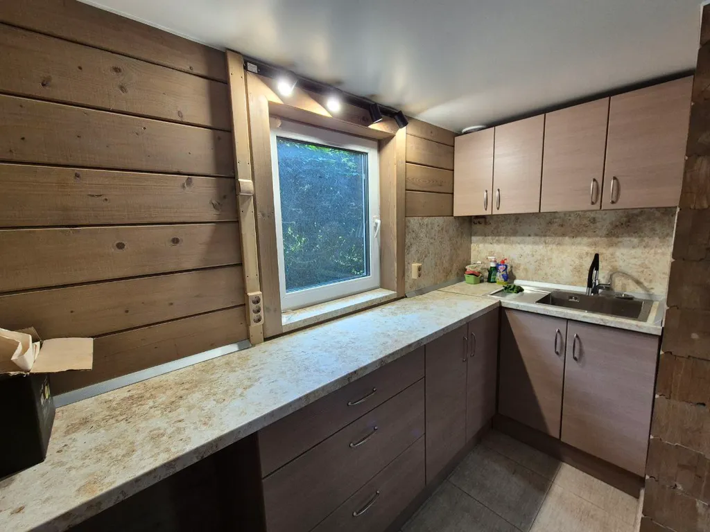 Двухэтажный загородный дом рядом с озером