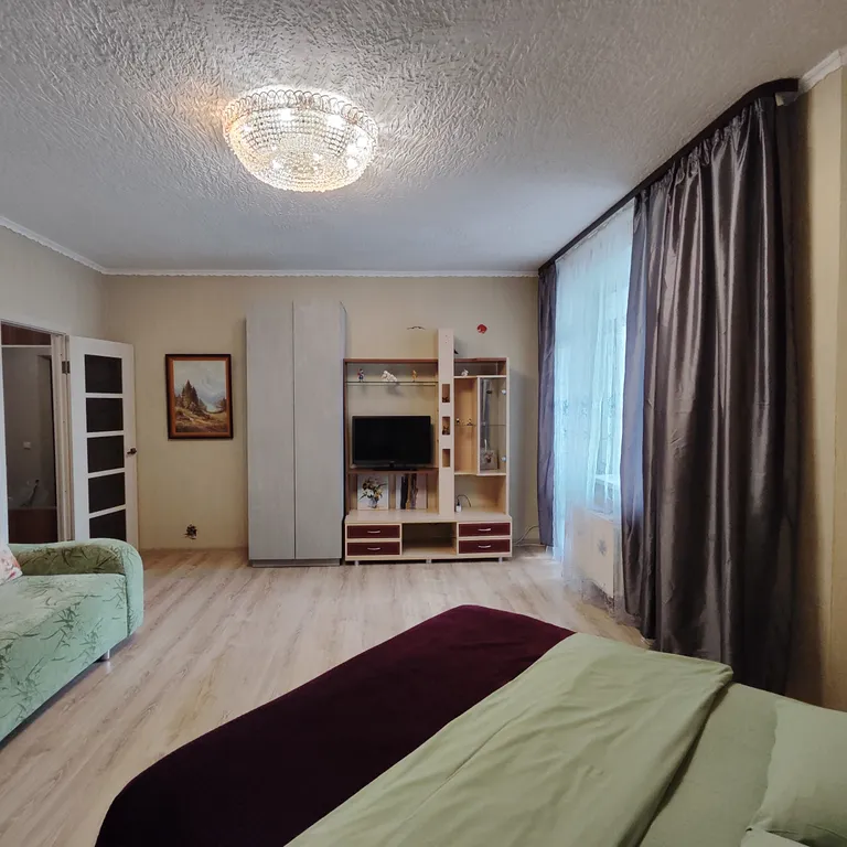 Квартира большая у ТЦ "Крейсер", 33 квартиры