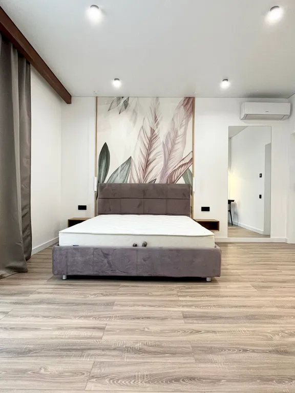 Стильный дом с теплым бассейном и сауной