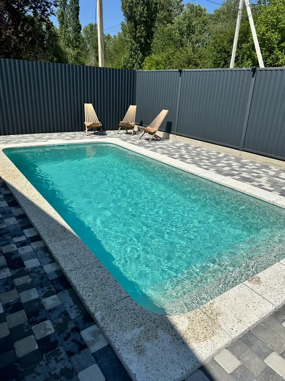 Дом с бассейном