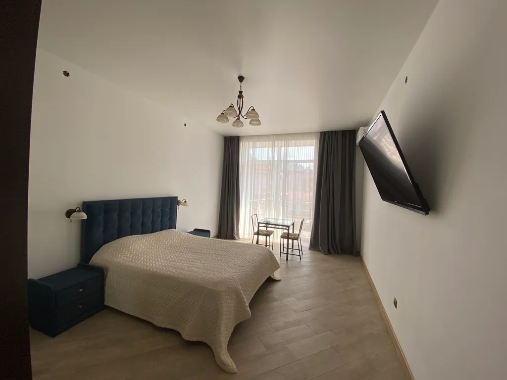 Огромный дом у парка Галицкого