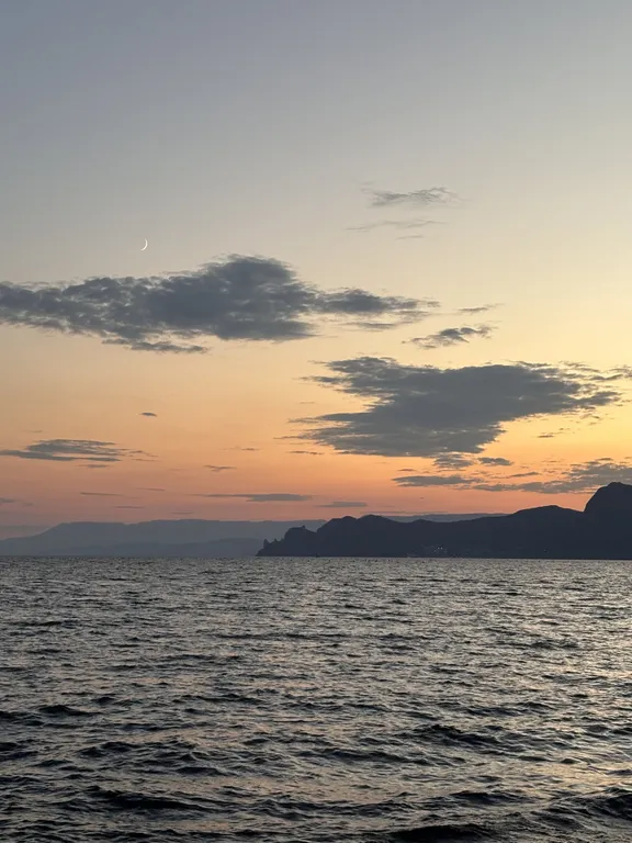 Новый комфортный чистый дом с террасой и видом на море на 1 этаже