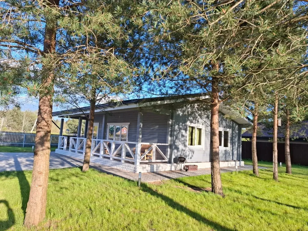 Дом с мансардой в соснах