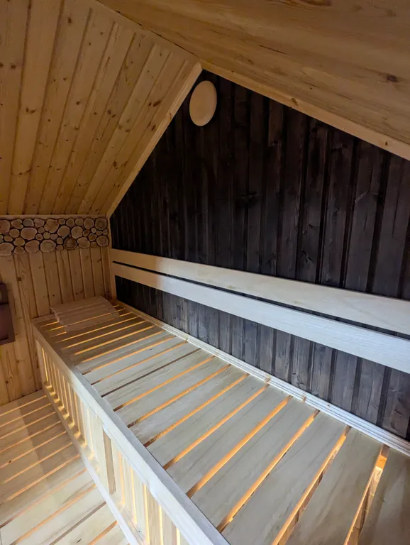 Дом с баней и горячей купелью на озере