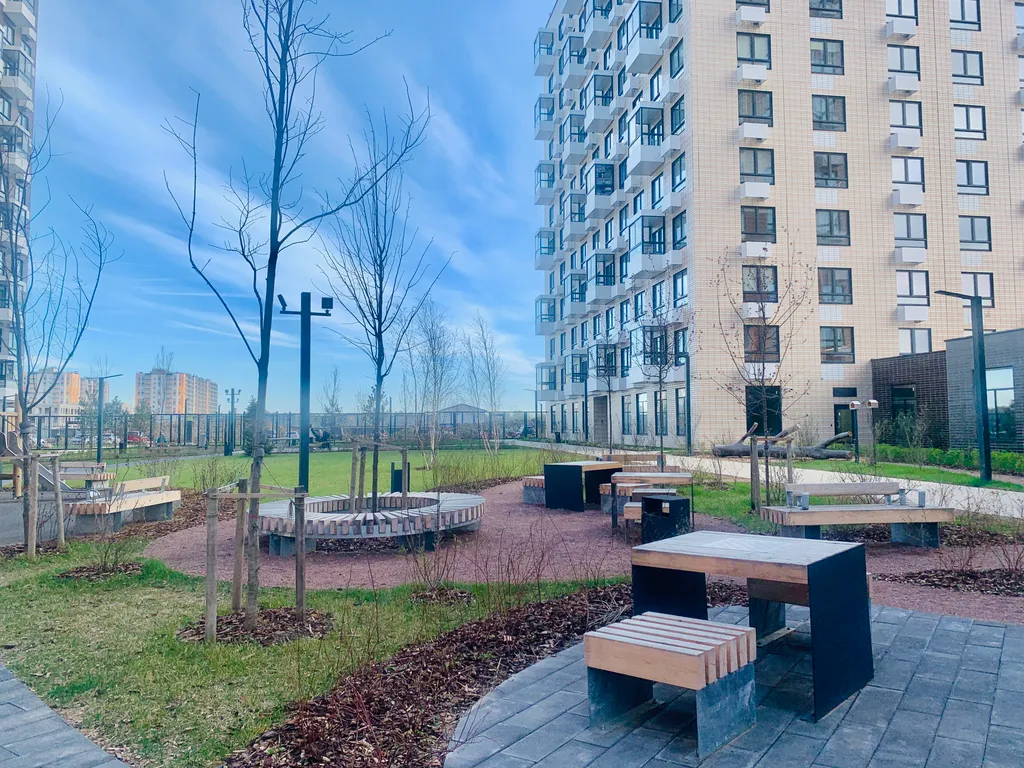 Светлая студия с видом на закат