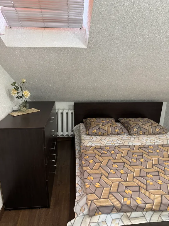 On two levels with two bathrooms