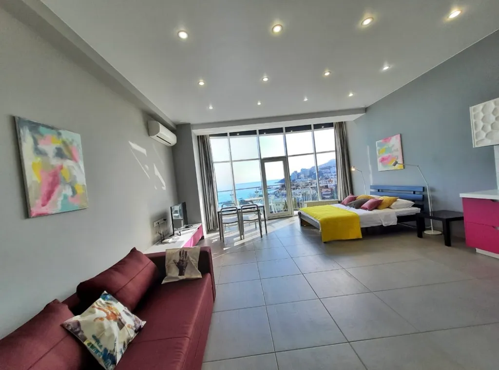 Апартаменты с видом на море на набережной Ялты в ЖК Бригантина