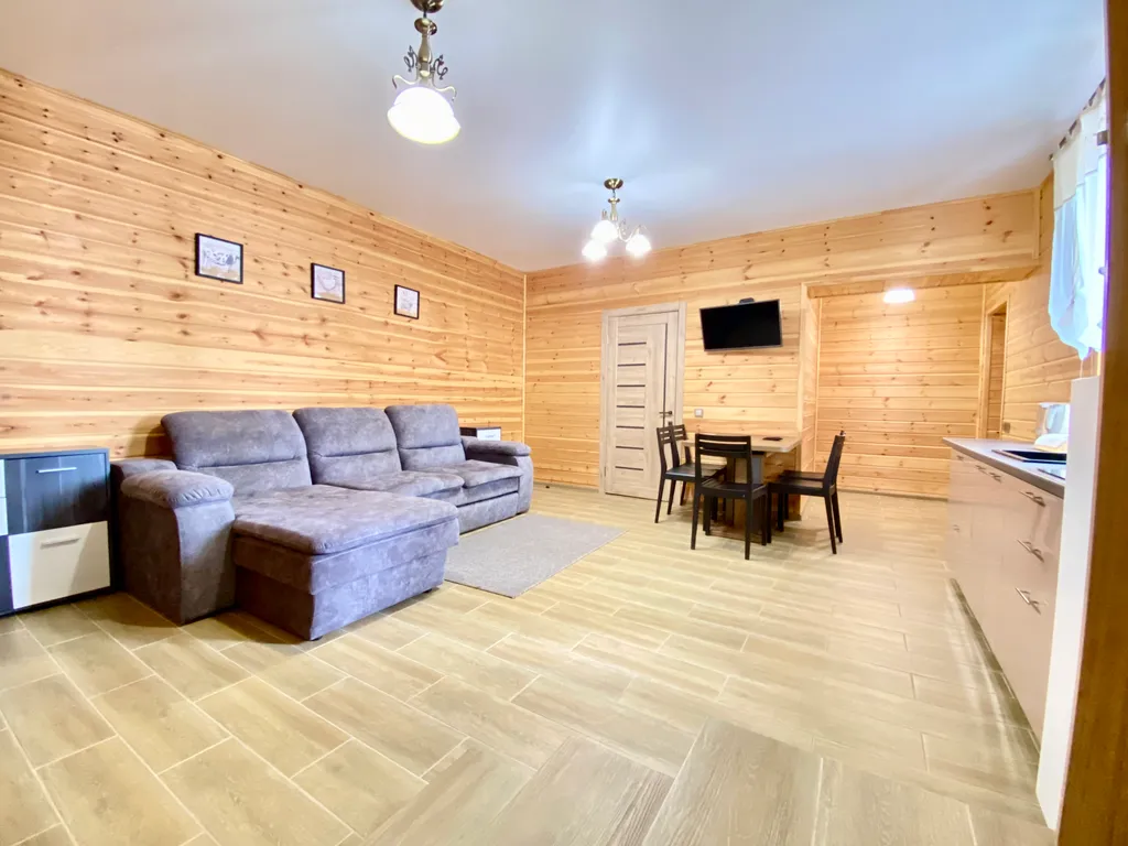 Апартамент С, Семейный