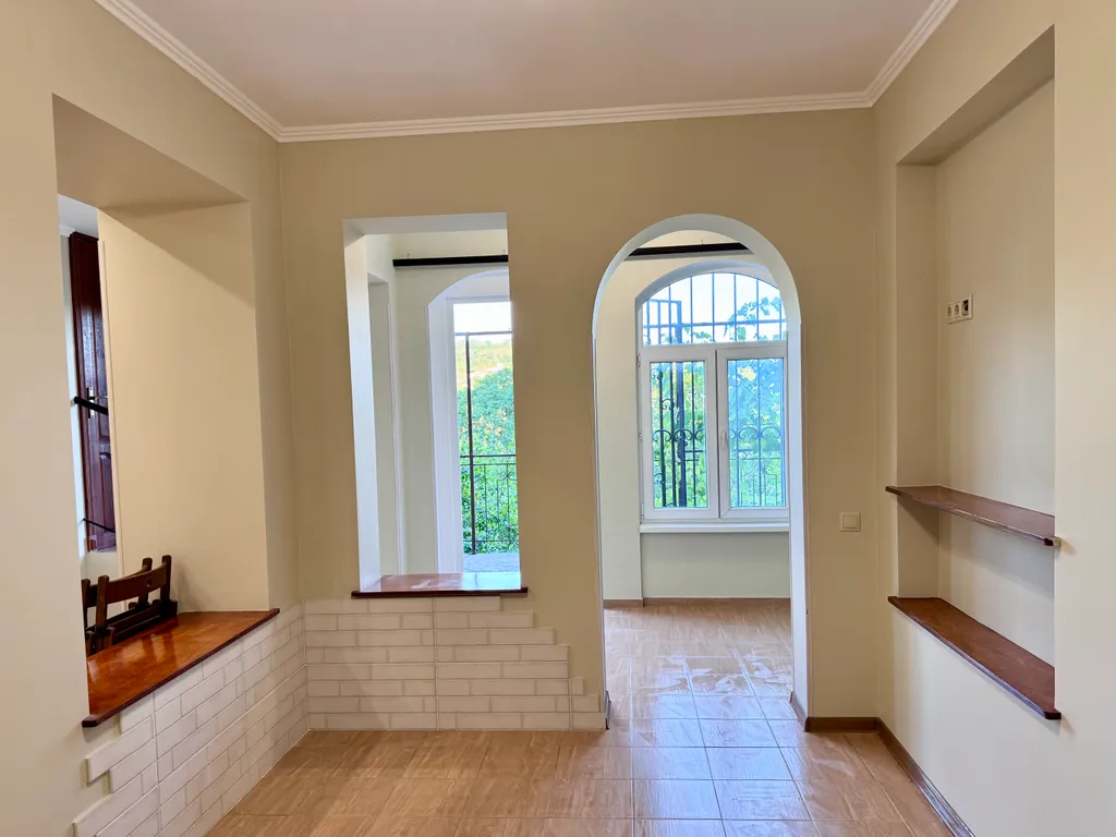 3-этажный дом с садом недалеко от моря