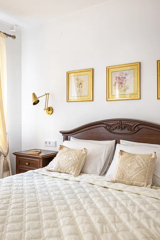 Стильная квартира с тремя спальнями и 2 санузлами у Спаса на Крови