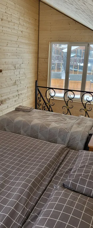 Коттедж Домик с террасой и балконом над рекой — Терскол