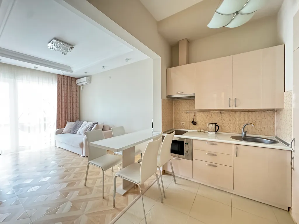 Уютная квартира в центре со своей террасой и бассейном