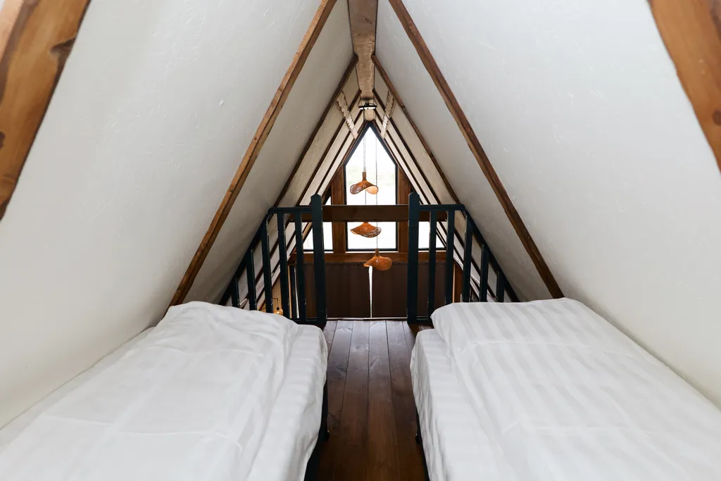 Место силы в лесу на берегу реки