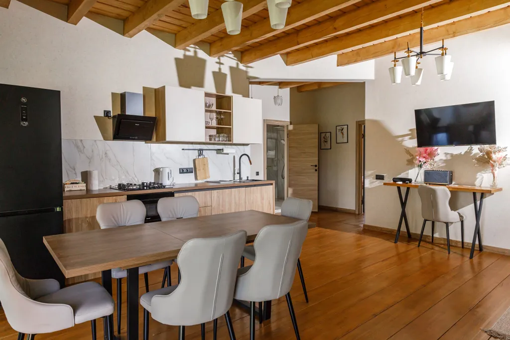 Трёхкомнатный коттедж в лесу у пруда