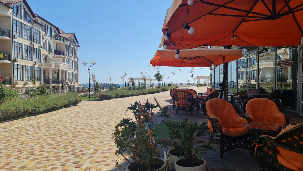 Шикарная 4-комнатная квартира у моря (Royal Apartment on Krymskaya 22)