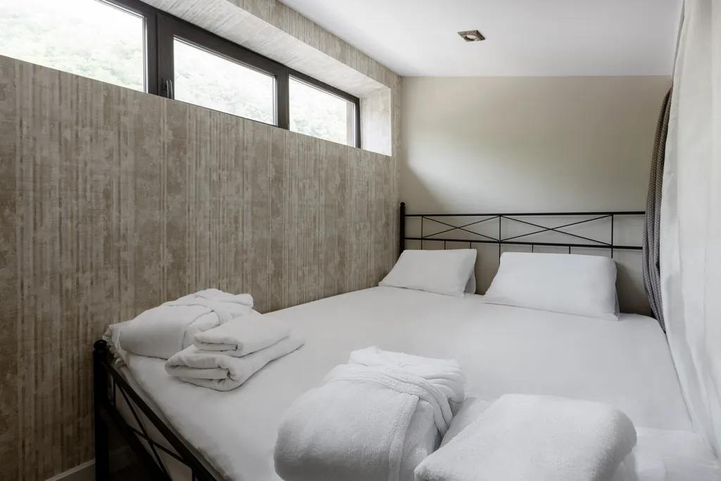 Коттедж с зоной барбекю и парковкой