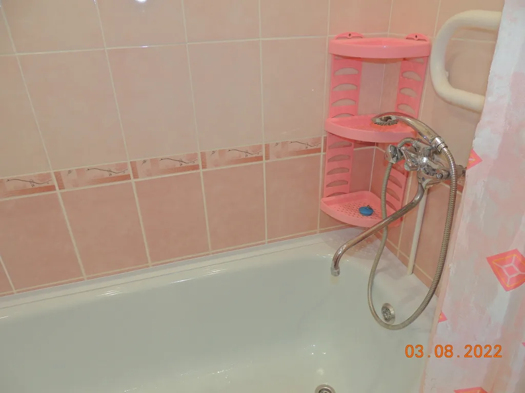 Уютно, возле набережной, вид на реку Волга