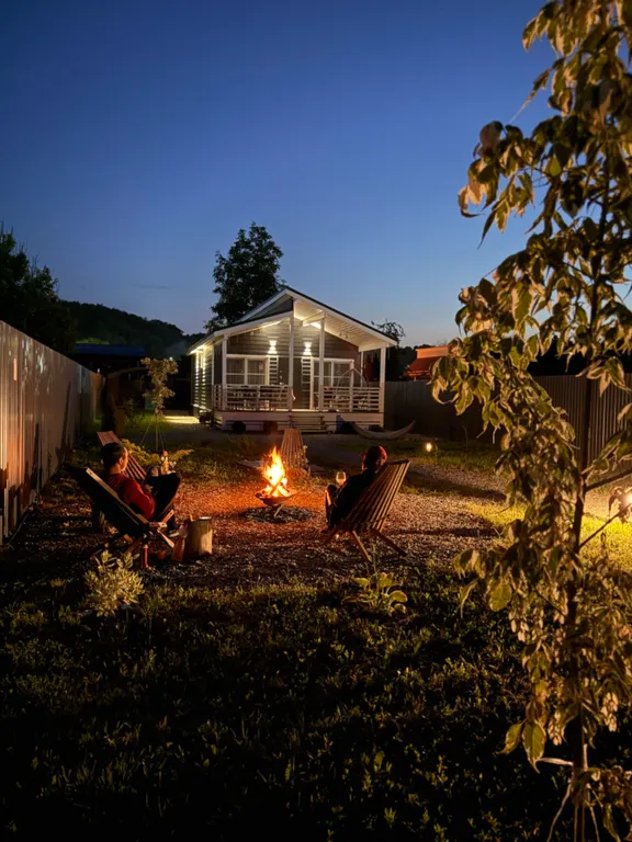 Новый дом с собственной территорией и видом на горы