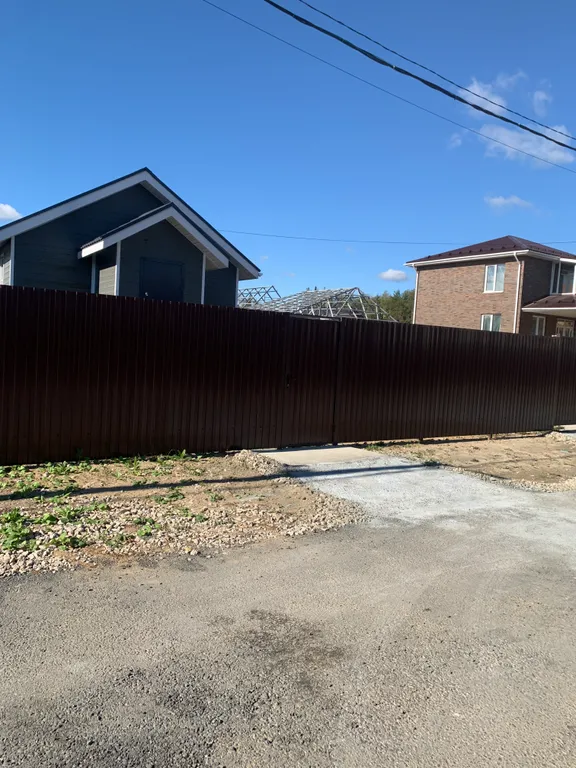 Уютный дом у леса и озера