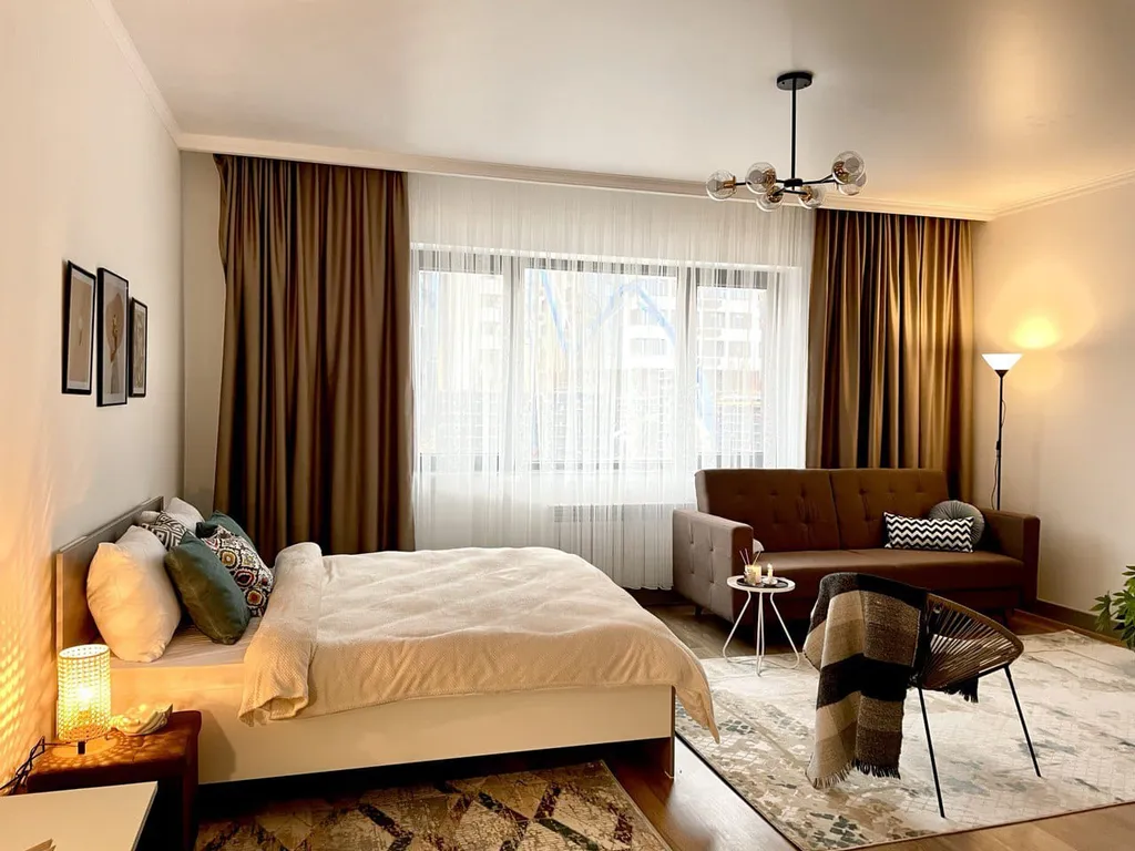 Студия в теплых тонах