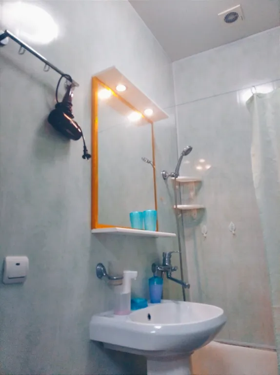 Коттедж Двухэтажный домик с парковкой — Евпатория