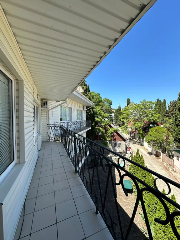 Уютный дом с видом на море