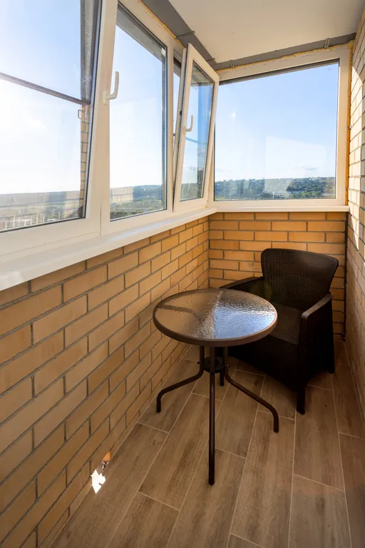 Дизайнерская трёххкомнатная квартира с панорамным видом Смоленска