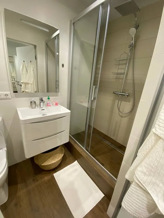 Уютная квартира с видом на горы и озеро