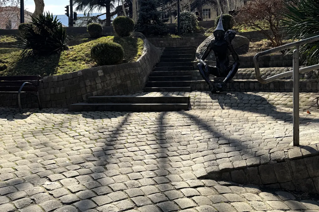 Дом, милый дом в центре города, Район Ваке