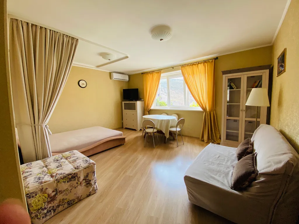 Дом с террасой у моря